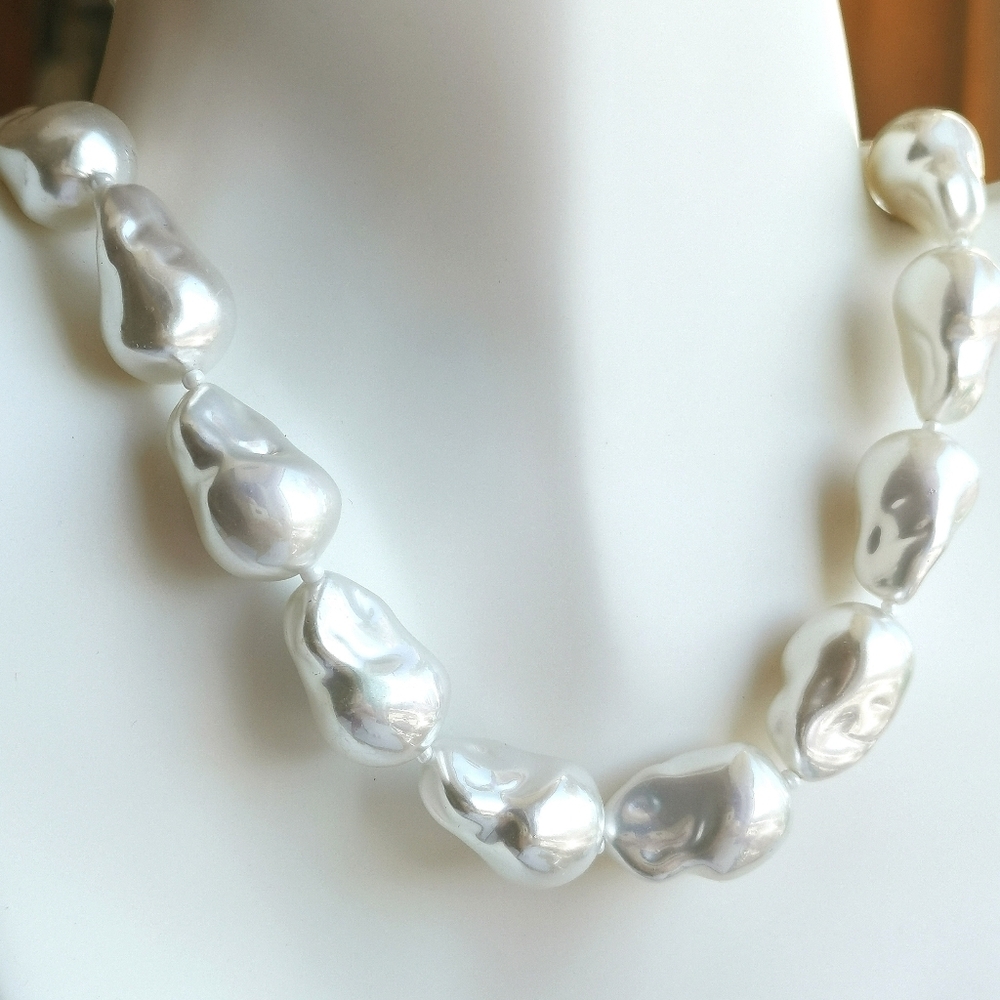 White Faux Baroque Pearl Necklace 🆕